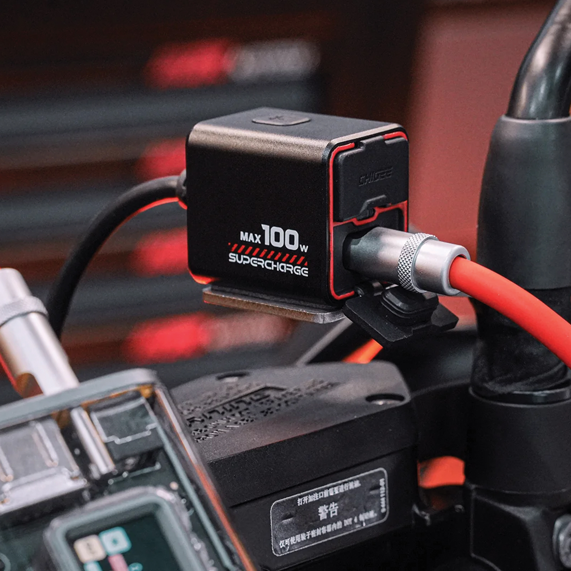 Tr100 motorcycle two-way quick charger with charging cables